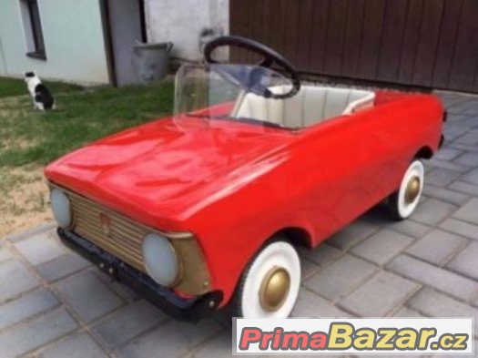 SHÁNÍM STARÉ ŠLAPACÍ AUTO MOSKVIČ – fotografie 1