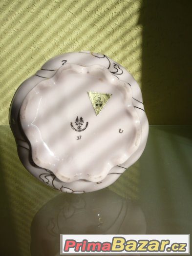 Karafa z růžového porcelánu – fotografie 3