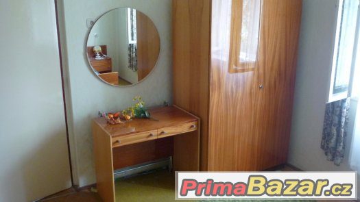 LOŽNICE PĚKNÁ, ČISTÁ CENA ZA KOMPLET VŠE CO VIDÍTE 499,- – fotografie 3