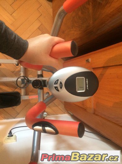 Posilovací stroj – fotografie 5