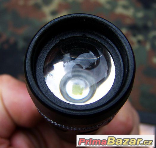 Policejní kovová svítilna ZOOM, strobo, 2 intenzity- – fotografie 4
