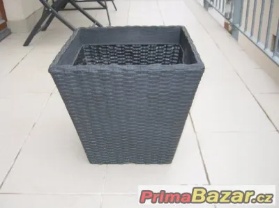 Plastové květináče