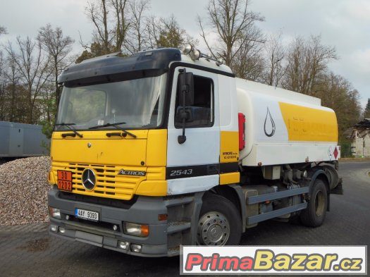 Nákladní automobil Mercedes Benz Actros přeprava PHM – fotografie 1
