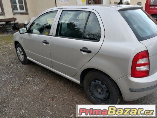 Škoda Fabia 1.2 HTP s 36 000km – fotografie 2