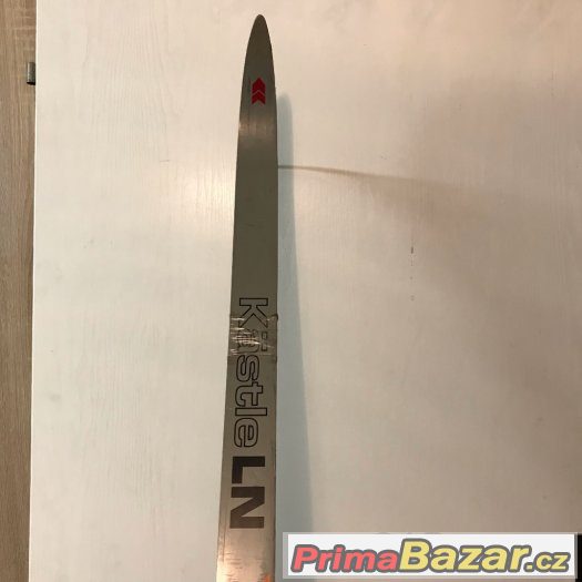 BĚŽKY  KASTLE LN 215cm SE ŠUPINAMA – fotografie 1