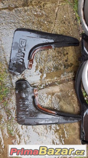 zadní zástěrky na BMW E34 – fotografie 1