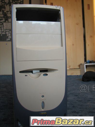 PC skříň bílá – fotografie 1