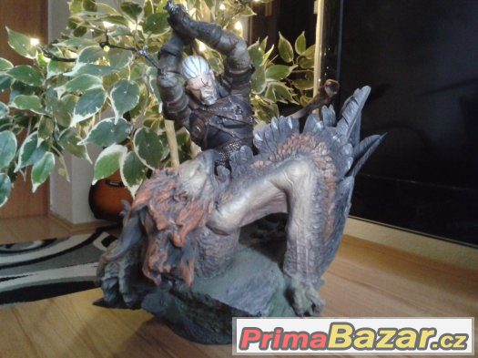 Zaklínač 3 / Witcher 3 - Soška Geralt vs Griffin – fotografie 2