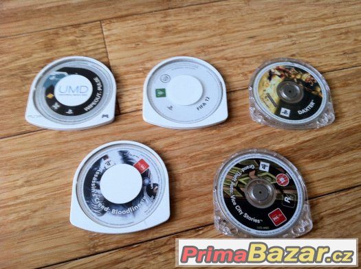 PSP Black s 5 hry – fotografie 3