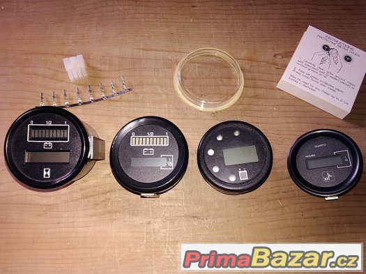 Indikátor vybíjení baterie s počítadlem motohodin... – fotografie 1