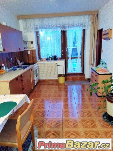 Komořany, RD 5+kk, 2500m2, bazén, zahrada – fotografie 2