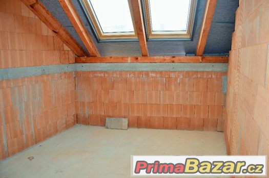 Hrušky, rodinný dům, hrubá stavba CP 120m2, dvorek, garáž – fotografie 1