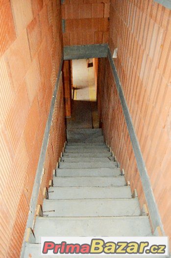 Hrušky, rodinný dům, hrubá stavba CP 120m2, dvorek, garáž – fotografie 3