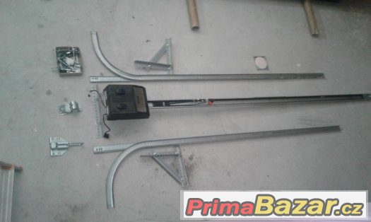 SEKČNÍ GARÁŽOVÁ VRATA 450 x 210cm zlatý dub – fotografie 3