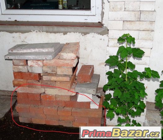 Prodám pěkné a čisté červené cihly – fotografie 1