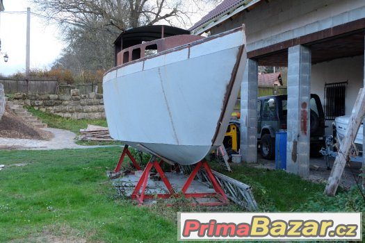 LOĎ, MOTOROVÝ ČLUN, LODNÍ TRUP – fotografie 3