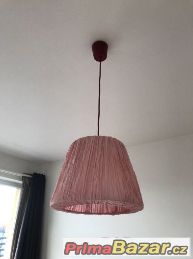 Růžový lustr – fotografie 1