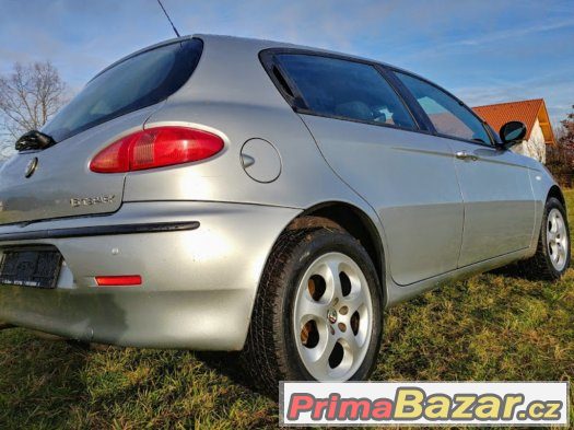 Alfa Romeo 147 1.6 16V klima,tempomat,senzory – fotografie 5