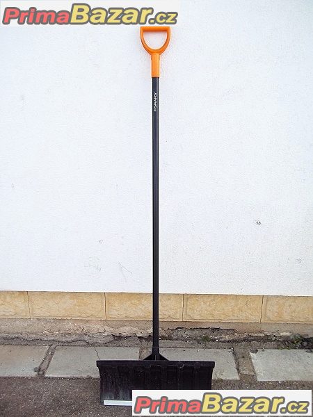 Sněhové hrablo vyhrnovák sněhu FISKARS