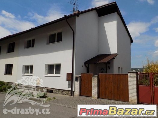 Rodinný dům 4+1 (162 m2) se zahradou, Beroun, ul. Myslbekova – fotografie 1