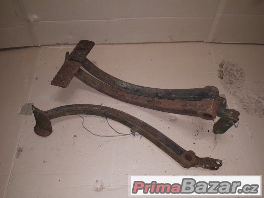Zetor 25 N - Litinové pedály – fotografie 1