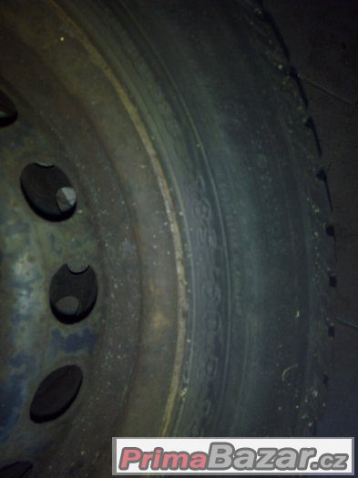 Punto 2, prodám 2 ks kol ,zimní pneu 4mm, 165/65R14 – fotografie 3