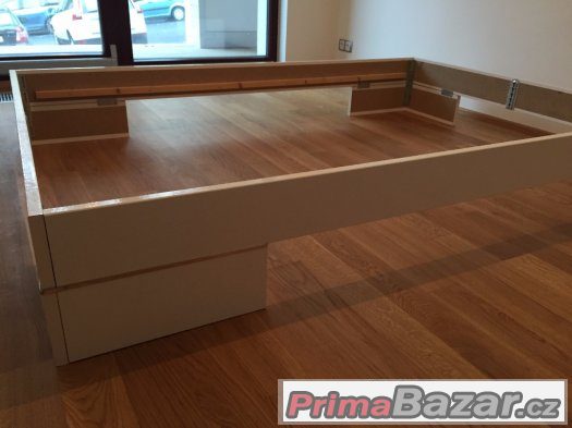 Prodam bilou postel 200 x 165 cm, vc. rostu, prip. i matrace – fotografie 1