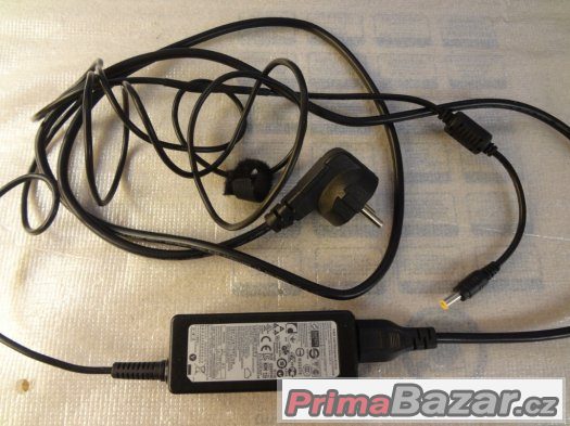 SAMSUNG nabíječka adaptér 19V  2.1A 40W originál – fotografie 2