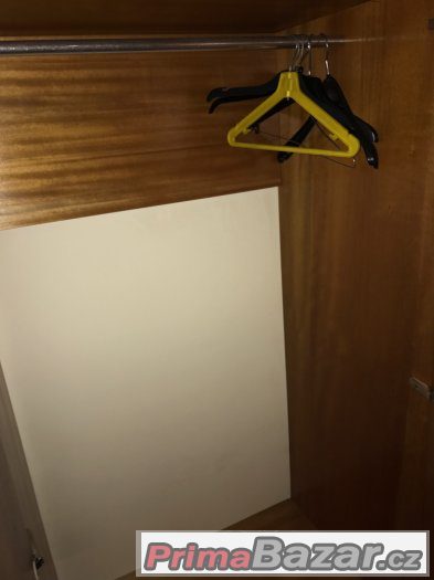 Skříň z masívu – fotografie 2
