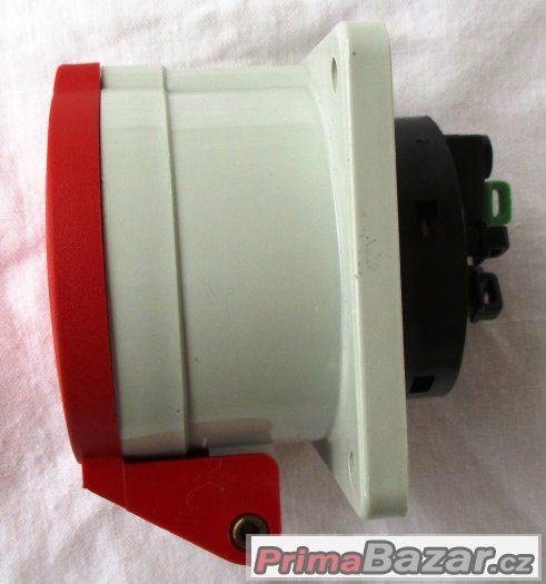 Třífázová zásuvka - 5 pólová, 16A / 400V, krytí IP 44, TT – fotografie 2