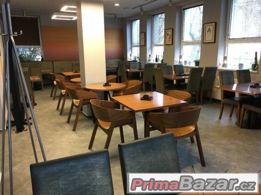 Interiér stylové restaurace na prodej - stoly, židle světla. – fotografie 1