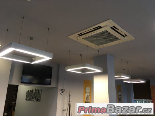 Interiér stylové restaurace na prodej - stoly, židle světla. – fotografie 4