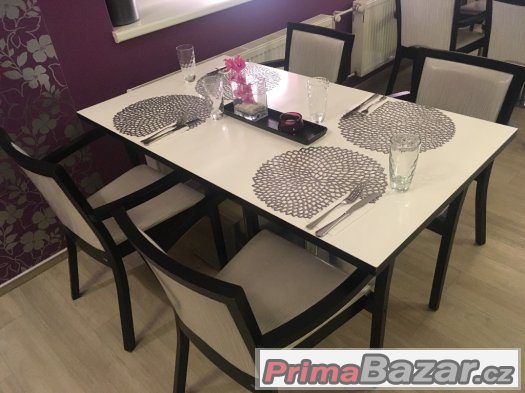 Interiér stylové restaurace na prodej - židle, stoly, nerez – fotografie 2