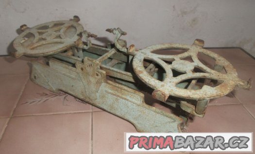 Prodám starou váhu - k renovaci, pouze osobní odběr. – fotografie 3