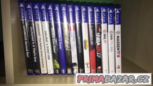 Playstation 4 PRO, 2 ovladače,rok a pul zaruka – fotografie 2