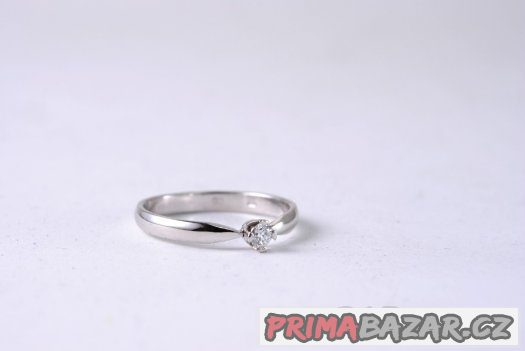 ZLATÝ PRSTEN S DIAMANTEM – fotografie 1