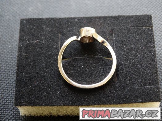 ZLATÝ PRSTEN S DIAMANTEM – fotografie 2