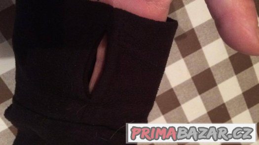 černá mikina s límcem – fotografie 2