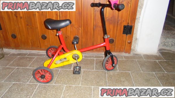 tříkolka(tojkolka) zn. Pája, je na řetězový převod zadních kol