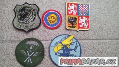 Originální vojenské nášivky, některé i se suchým zipem