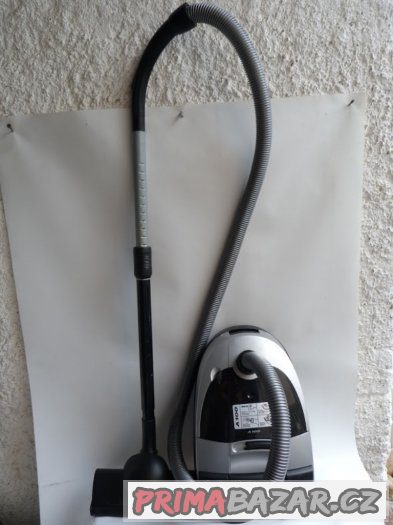 VYSAVAČ NILFISK A100 1400W DÁNSKO PC 7800.- – fotografie 1