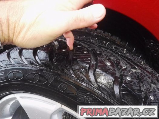 alu kola VW vw 205/55R16 -originál-pneu zimní good year – fotografie 2