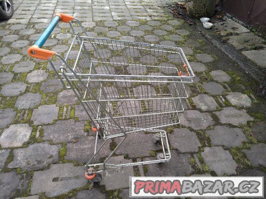 Nákupní vozíky – fotografie 1