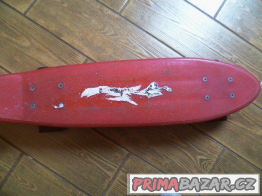 červený Skateboard – fotografie 2