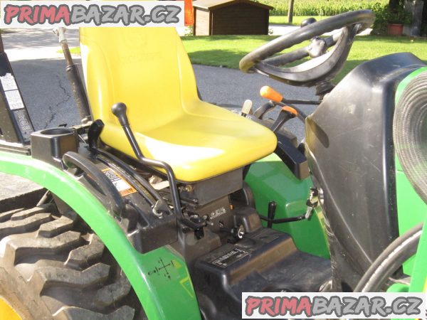 John Deere 2320 traktor s příslušenstvím – fotografie 3