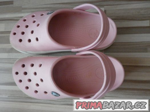 dívcí ružové pantofle Crocs – fotografie 2
