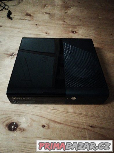 Xbox 360 4gb + kinect + 2 hry – fotografie 2