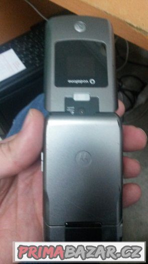 Tlačítková véčková Motorola Razr V3x – fotografie 3