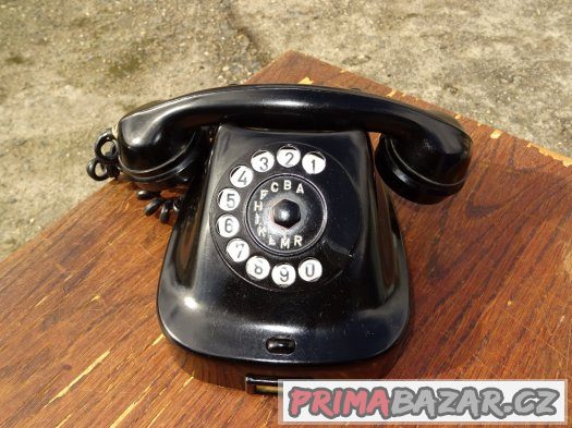 Starý černý bakelitový telefon - bulharský – fotografie 1