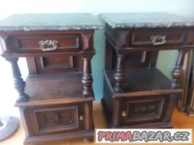 PRODÁM DVA STOLKY S MRAMR.DESKOU.